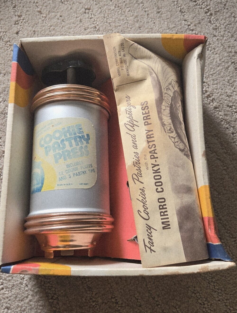 Vintage Mirro Cookie-Pastry Press Recipe Book & Accessories Collect Nostalgia